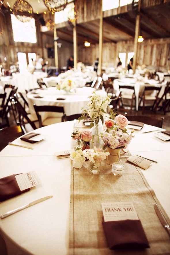 Burlap Tablerunner At Wedding