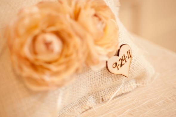 burlap-ring-pillow