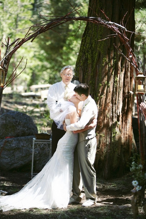 outdoor-rustic-ceremony-california