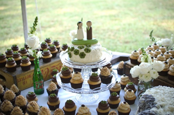 cupcake-wedding-display