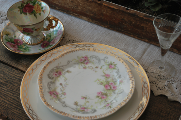 Vintage Plates At Wedding vintage-plates-at-wedding