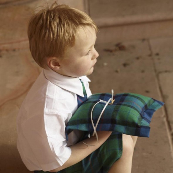 tartan-ring-pillow