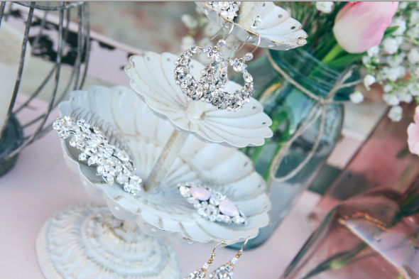 Jewelry for a vintage wedding