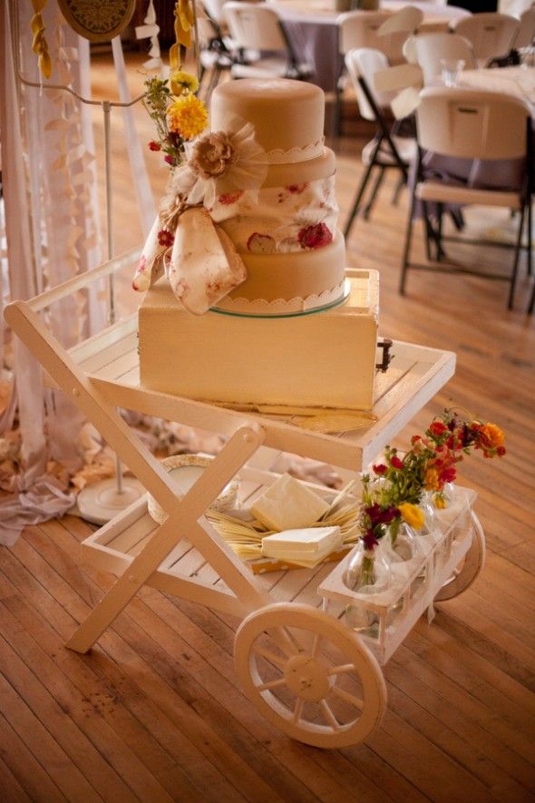 Creative Wedding Cake Displays Rustic Wedding Chic