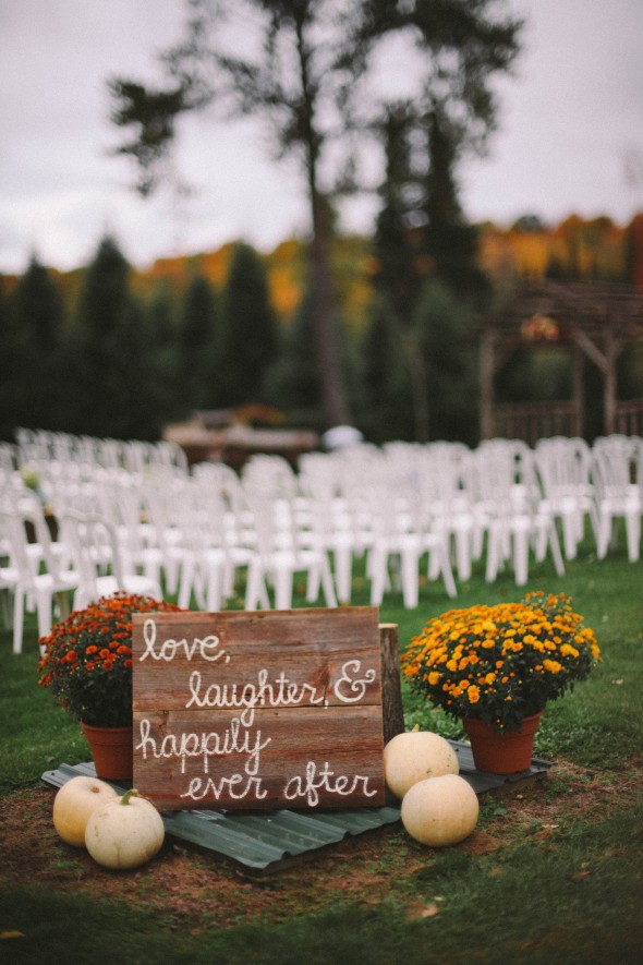 Fall Weddings Outside: Make the Most of Autumn