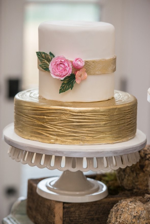 15 Gold Wedding Cakes That Will Wow You Rustic Wedding Chic