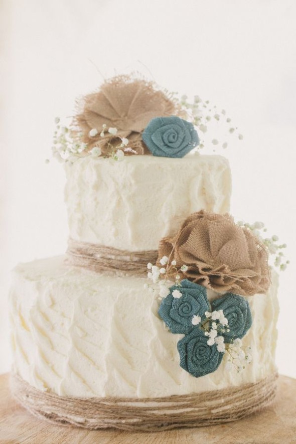 Rustic Wedding Cakes With Burlap 2